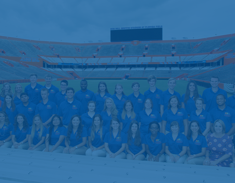 佛罗里达青年学院参与者和辅导员在UF Ben Hill Griffith体育场穿着蓝色的Polos的蓝色过滤器。